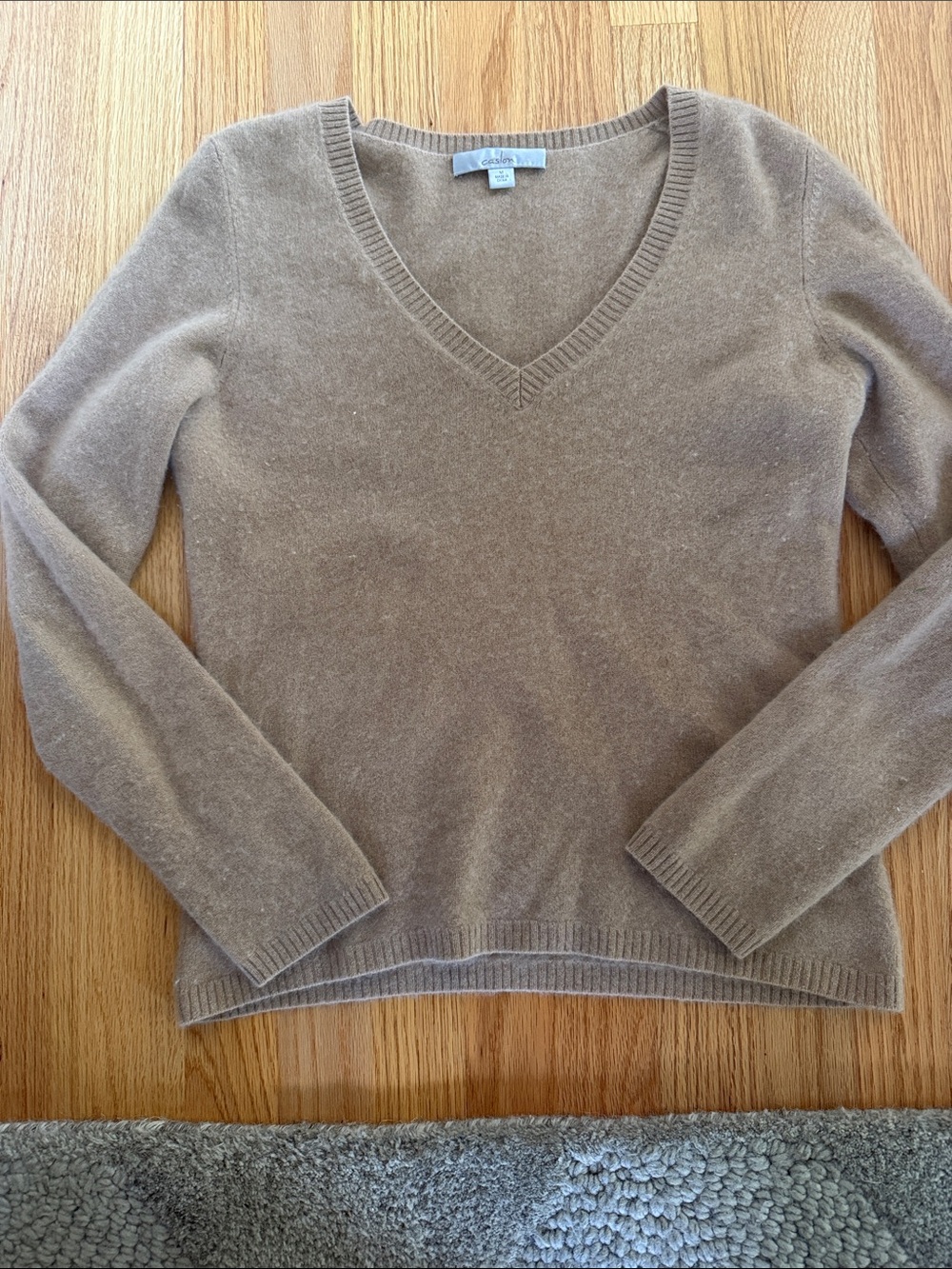 100% cashmere Women’s V-Neck Camel Sweater